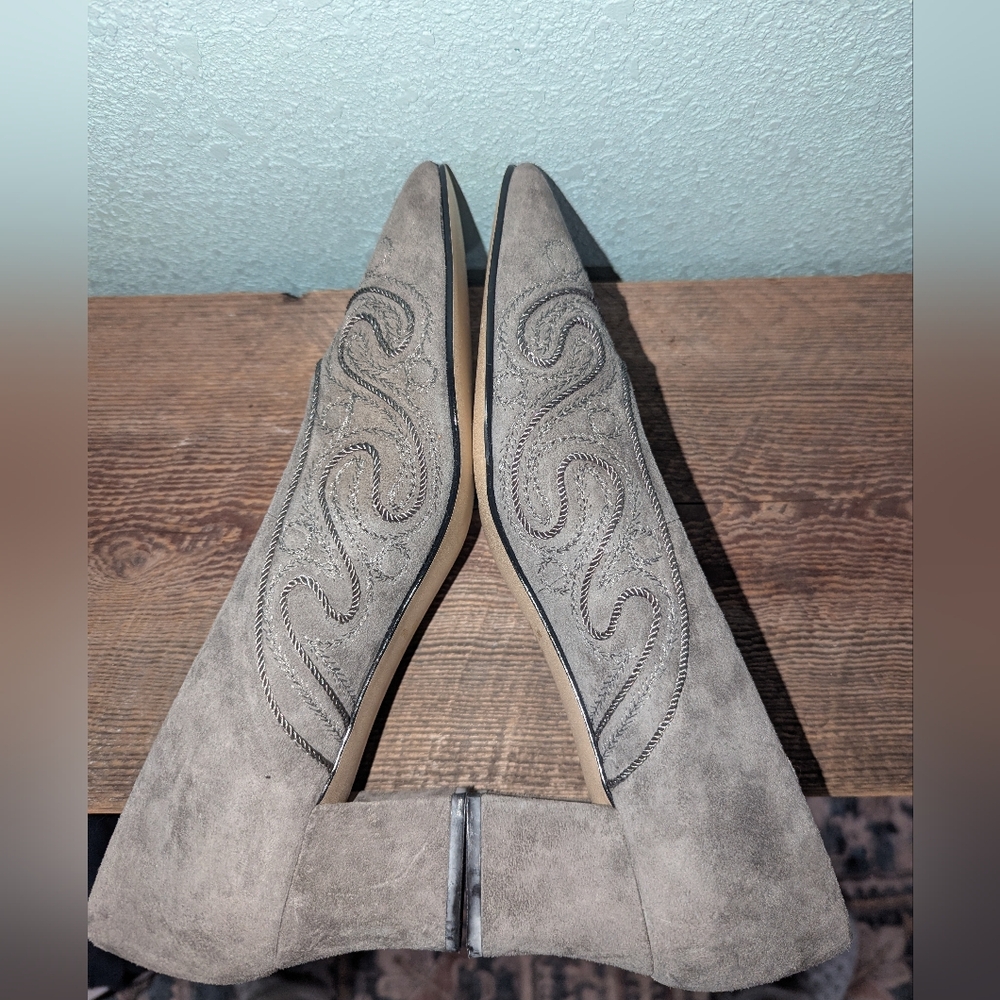 Carriage Court Chic Gray Suede Heels - Picture 3 of 8